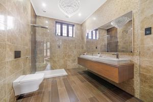 MASTER ENSUITE- click for photo gallery